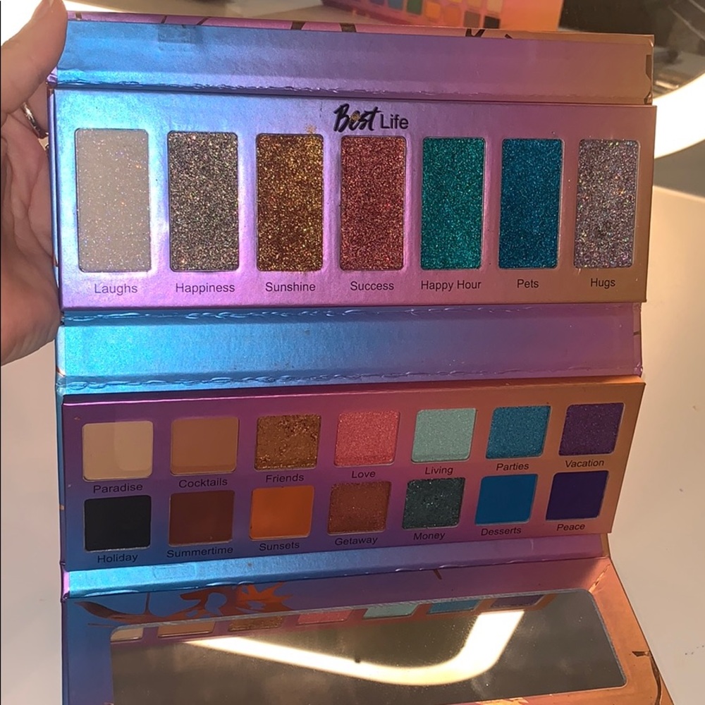 Eyeshadow - Picture 2 of 4